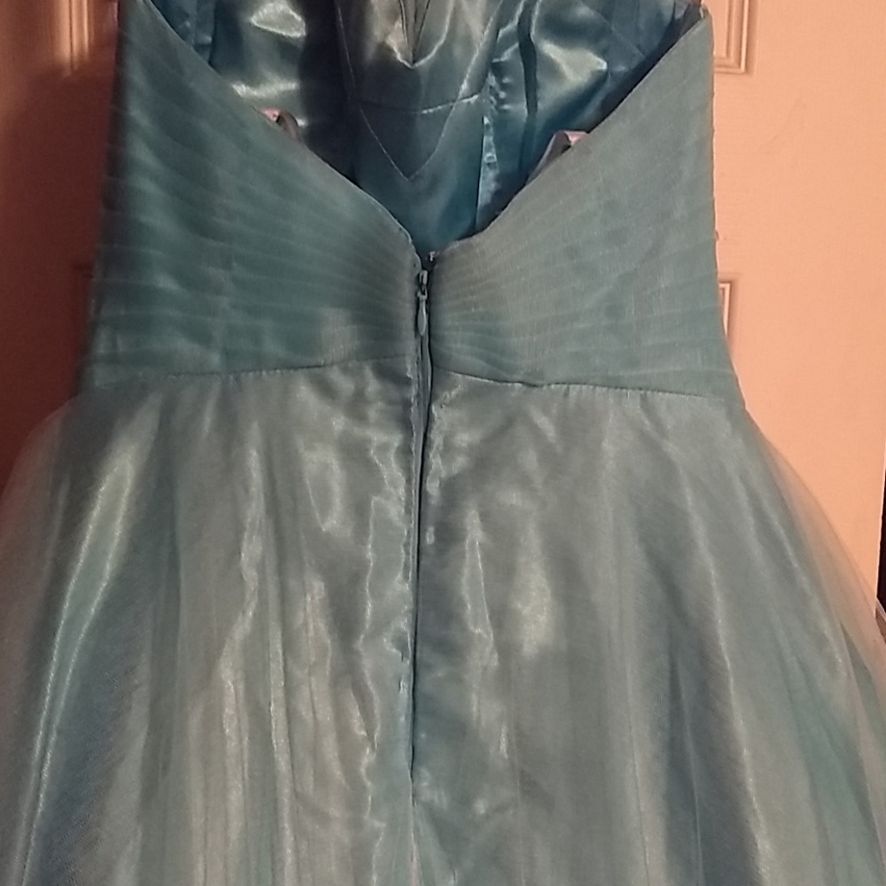 Dress - Picture 6 of 7